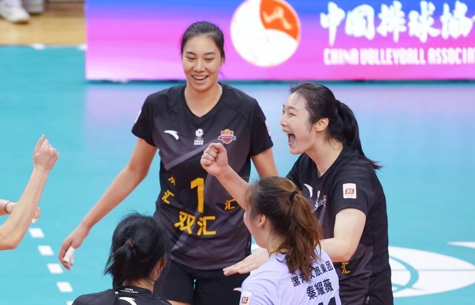 恭喜！中国女排20岁1米98接应崛起：朱婷师妹冲上得分榜第十